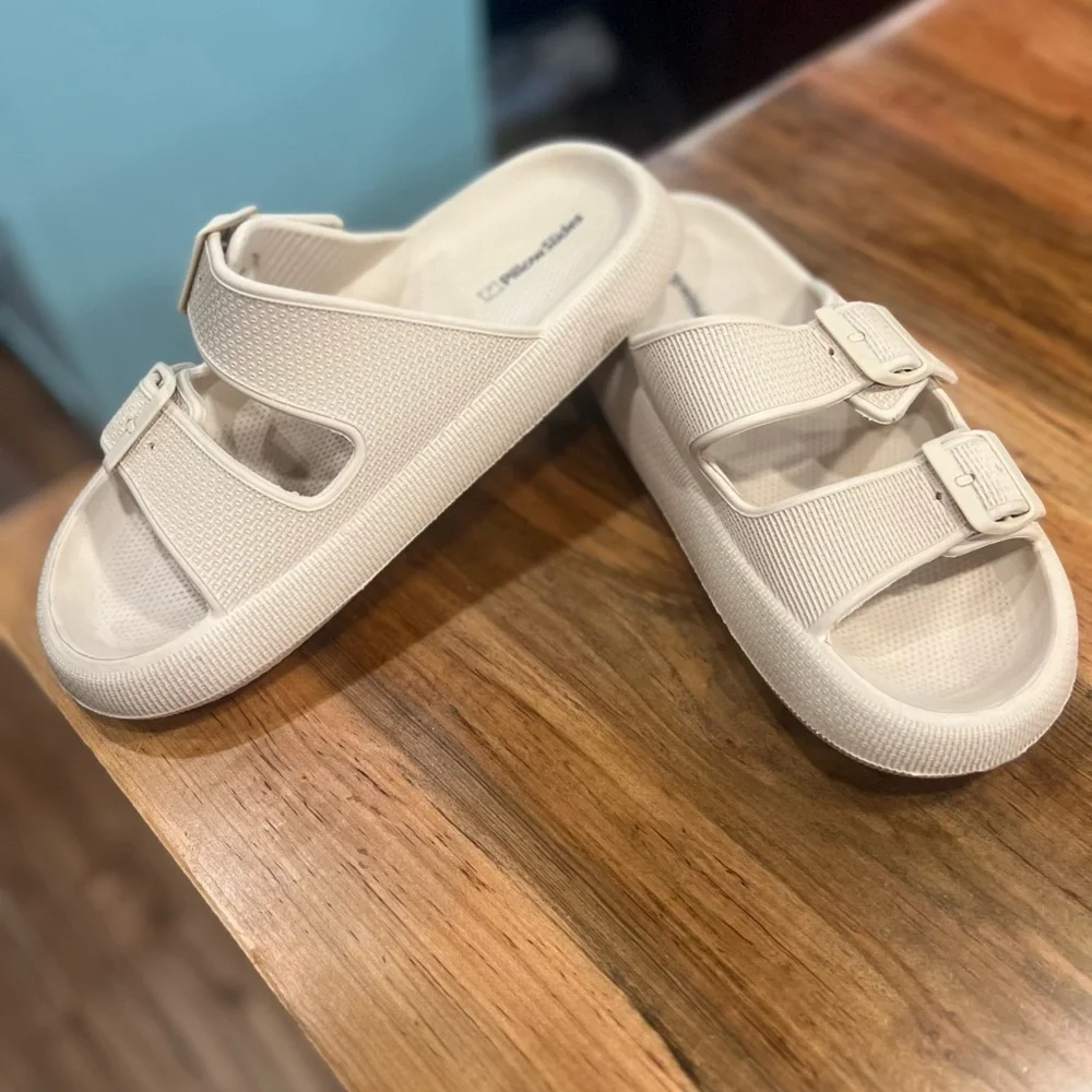 Pillow slides in GUC size 8.5/9